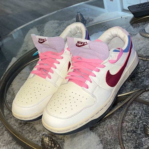 Brand New Nike SB Dunk Womens Athletic Shoes. Size 8.5 - Picture 3 of 9
